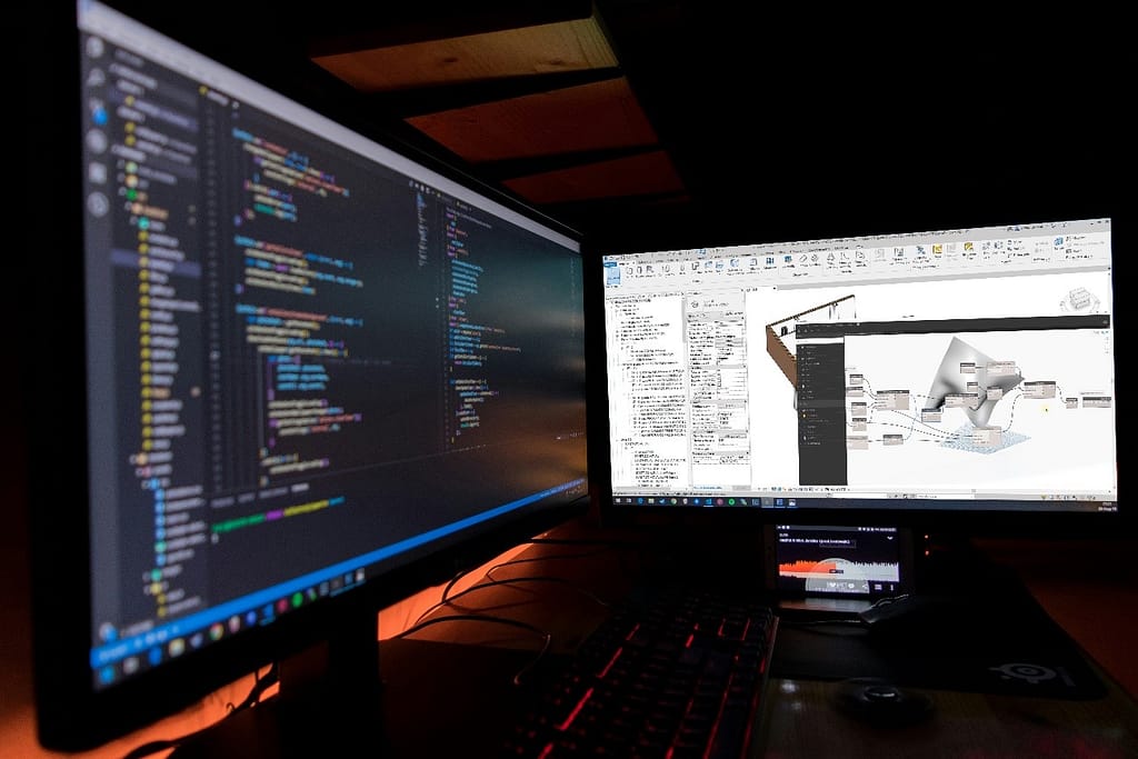 dos ordenadores con programacion y BIM